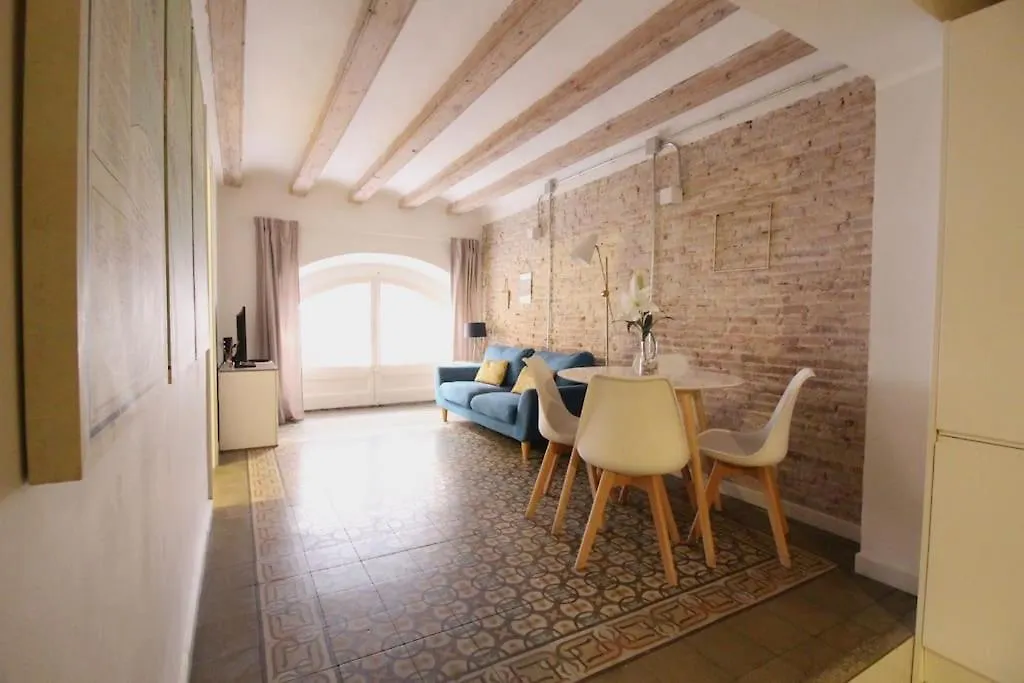 Revamped Historic 3 Rooms Apartment In Barcelona Center España